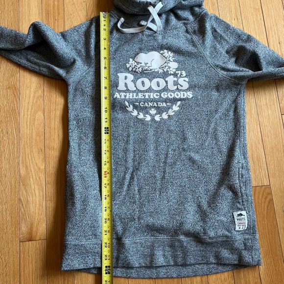 ROOTS Heather Gray Pullover Hoodie. SMALL. Pockets - Picture 5 of 7